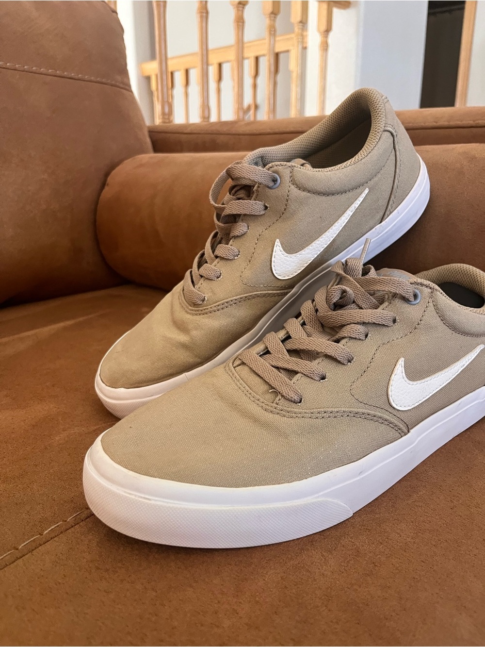 Nike Men’s SB Charge Canvas sneakers in a khaki brown colorwa - Picture 2 of 9